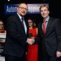 (Po prawej) Andreas Schenkel - prezes Mercedes-Benz Manufacturing Poland