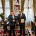 Damian Pełka - dyrektor OSiR i Emilian Bera - burmistrz Jawora